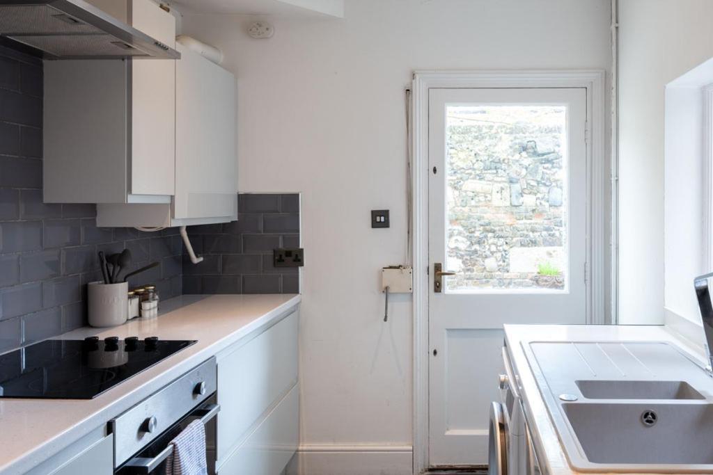 Stylish & Spacious City Centre 3-Bedroom Townhouse - Sleeps 6 Canterbury Exterior photo