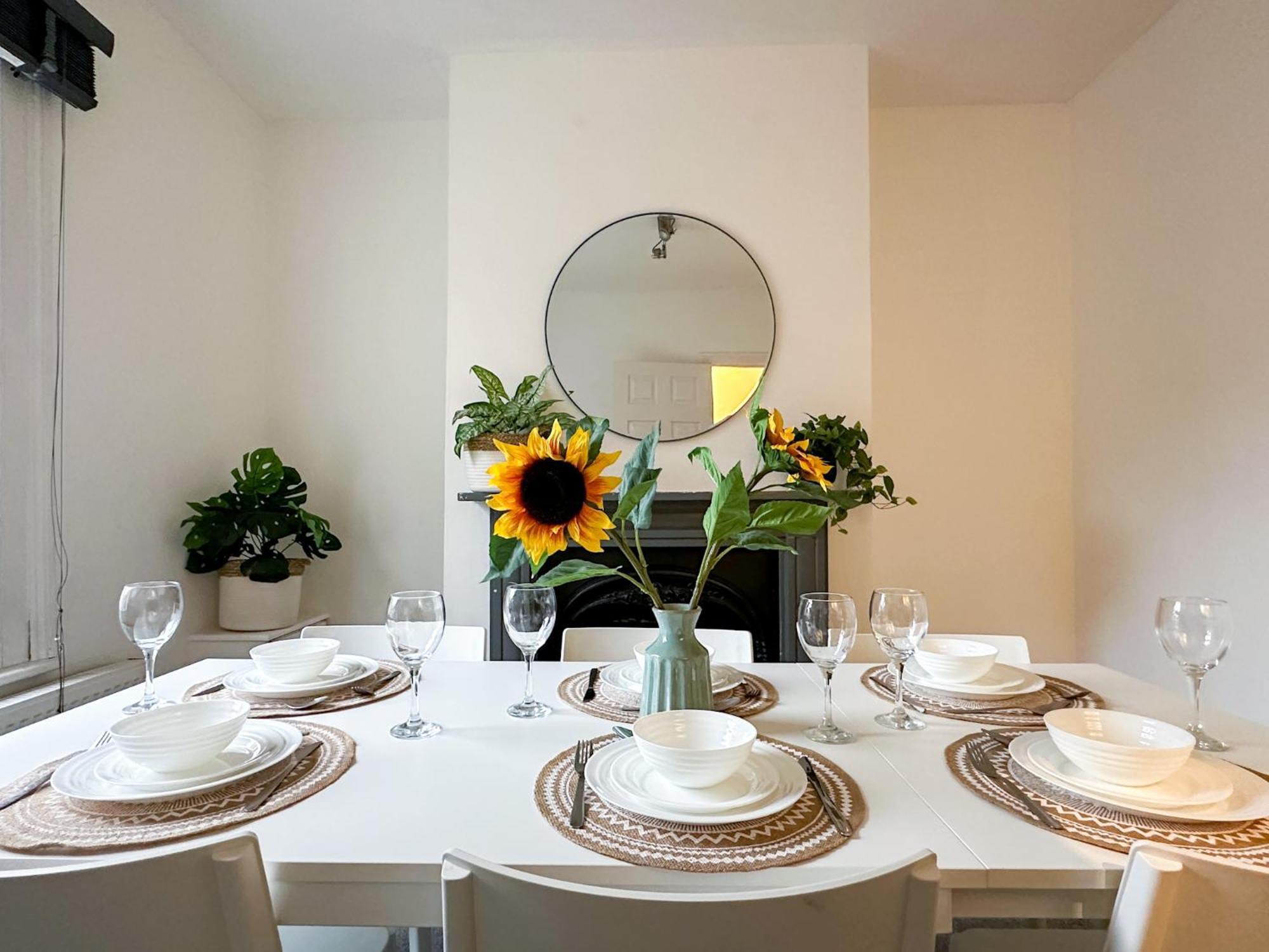 Stylish & Spacious City Centre 3-Bedroom Townhouse - Sleeps 6 Canterbury Exterior photo