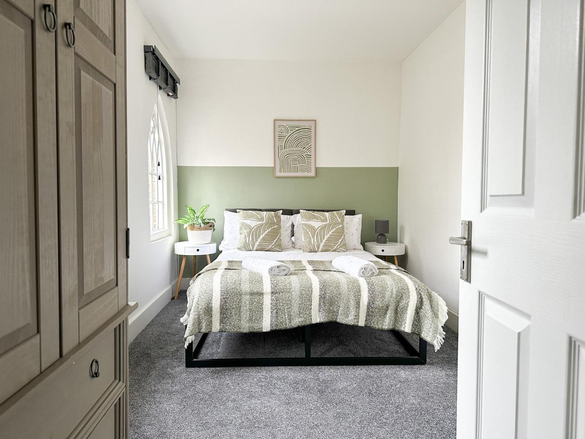 Stylish & Spacious City Centre 3-Bedroom Townhouse - Sleeps 6 Canterbury Exterior photo