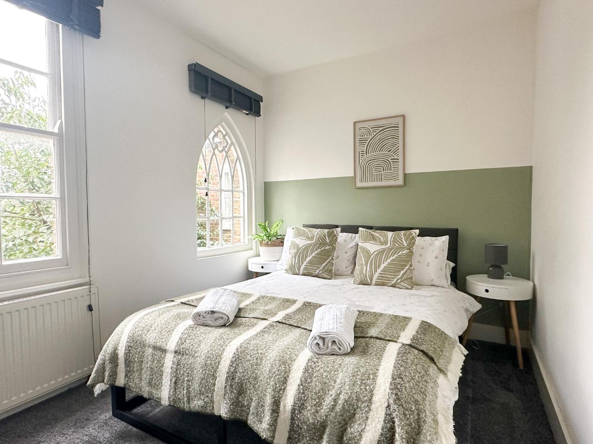 Stylish & Spacious City Centre 3-Bedroom Townhouse - Sleeps 6 Canterbury Exterior photo